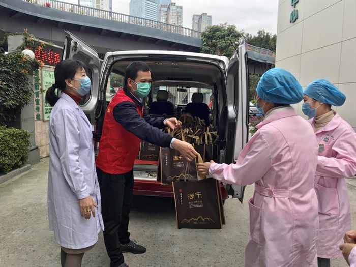 喜報(bào)：福州尚干餐飲公司榮獲第六屆“誠信先進(jìn)單位”、公司董事長鄭炳春榮獲“誠信工作先進(jìn)個(gè)人”