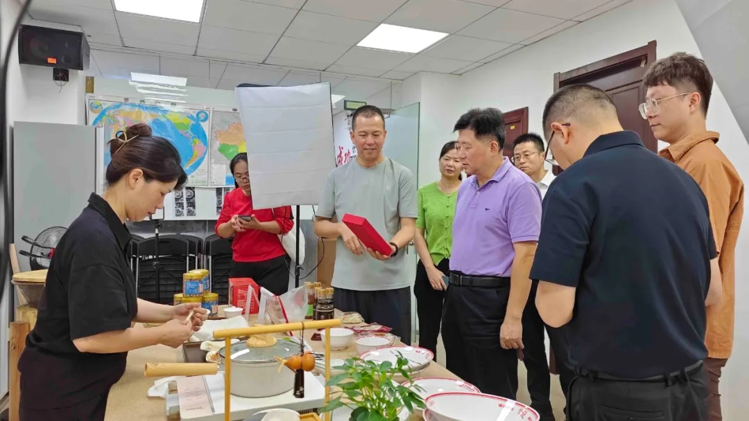 尚干小吃｜臺(tái)江區(qū)人大常委會(huì)主要領(lǐng)導(dǎo)蒞臨尚干餐飲公司調(diào)研